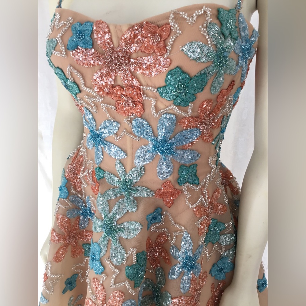 TONY WARD RTW SAMPLE SALE!! Spring/Summer 2022 #6 - Picture 3 of 10